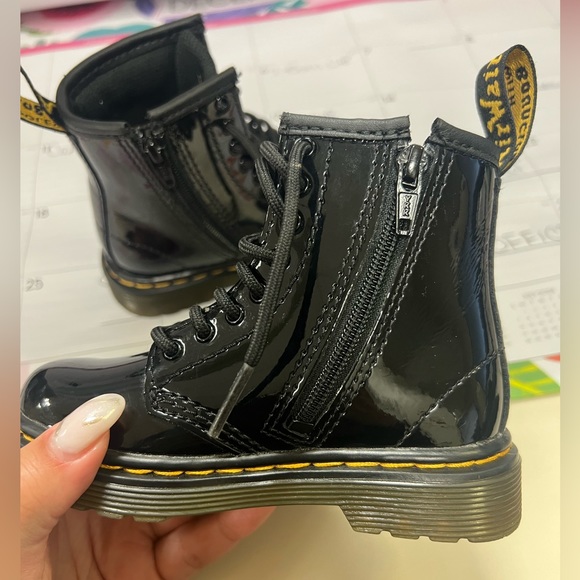 Doc Marten toddler black patent leather boots size 7 - Picture 3 of 6
